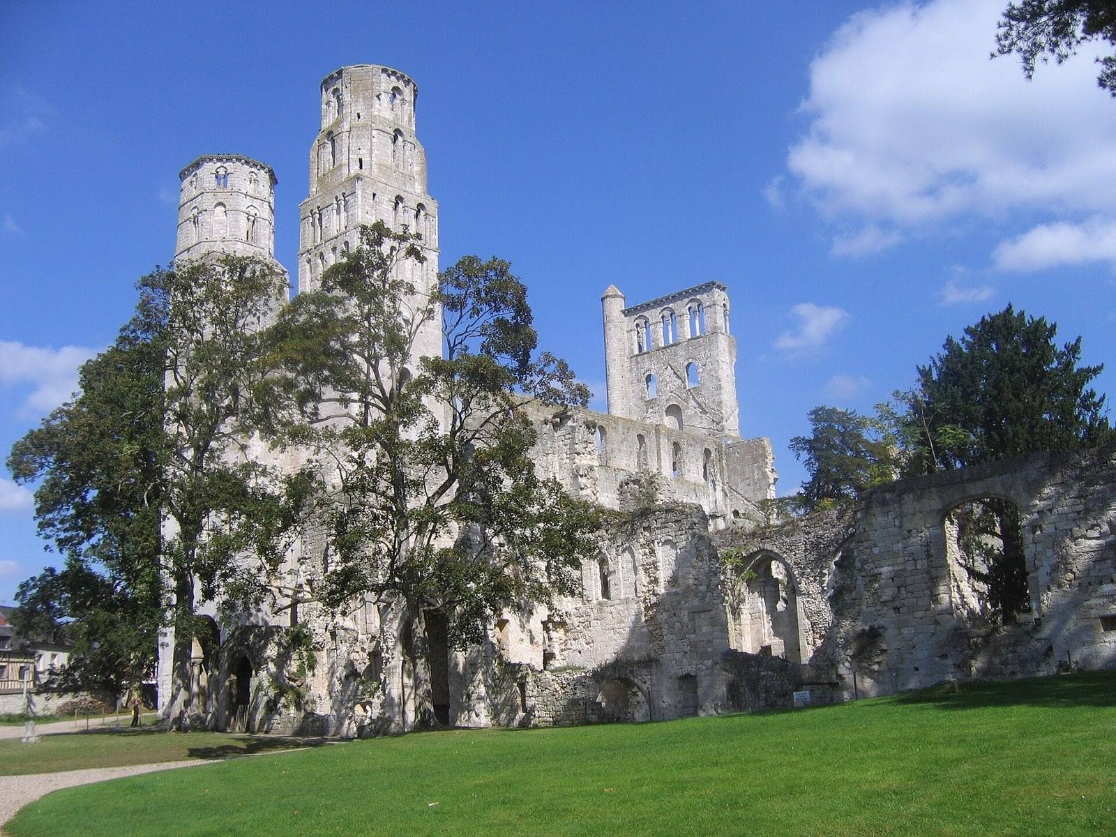 Les tours de l’abbaye de Jumièges, près de Duclair