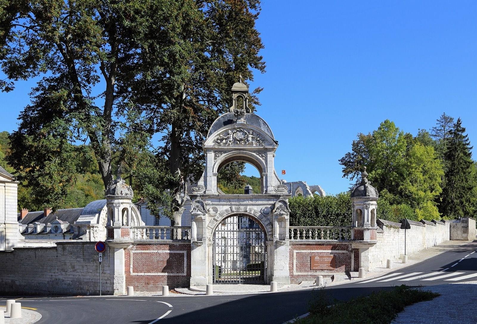Portail de l’abbaye de Saint-Wandrille à Rives-en-Seine